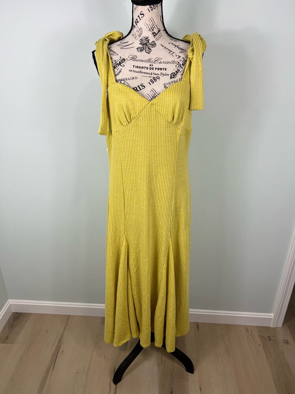 NWT En Saison Yellow Tie Bow Straps Maxi Dress